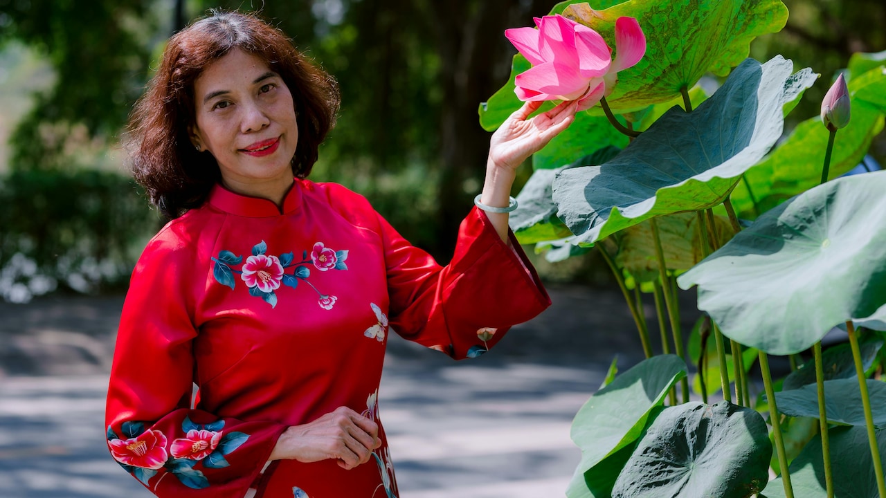 Explore the trending sleeve styles for your next ensemble Explore the trending sleeve styles for your next ensemble