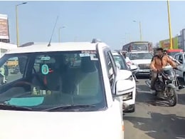 Accident VIDEO: अचानक ब्रेक मारला, 3 गाड्या धडकल्या, विचित्र अपघातात चिमुकल्याचा अंत