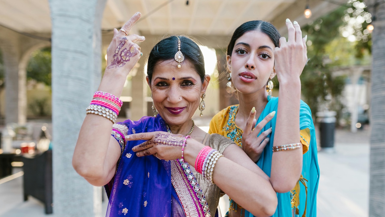 Crepe sarees feature a wrinkle-resistant fabric