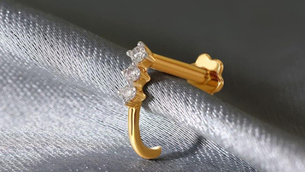 Glasses Meet Nose Pins: Top 5 Picks To Choose Without The Pinch Glasses Meet Nose Pins: Top 5 Picks To Choose Without The Pinch