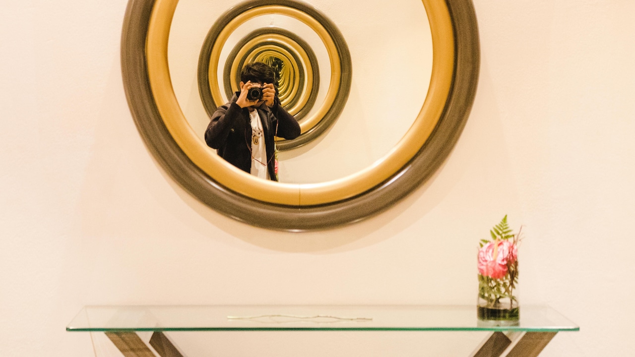 Why Your Mirror Looks Dirty Even After Cleaning: Right Way to Fix It