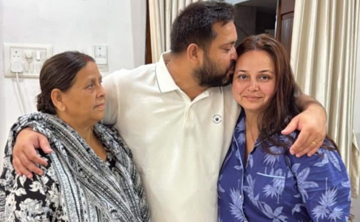 लालू यादव जब गंभीर रूप से बीमार थे तो उनकी बेटी रोहिणी आचार्य ने अपनी एक किडनी देकर जान बचाई थी. लालू यादव जब गंभीर रूप से बीमार थे तो उनकी बेटी रोहिणी आचार्य ने अपनी एक किडनी देकर जान बचाई थी.