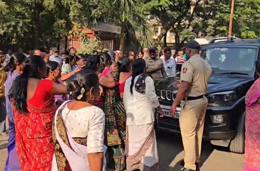 नासिक में बच्ची से रेप का मामला! कोर्ट परिसर में पहुंची बेकाबू भीड़, आरोपी को फांसी देने की रखी मांग