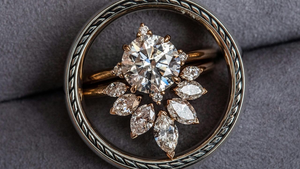 How to Wear a Brooch: 7 Unique Places to Pin It for a Stunning Look How to Wear a Brooch: 7 Unique Places to Pin It for a Stunning Look