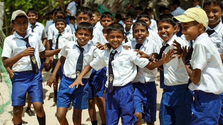 School News: हजारो शिक्षकांना दिलासा! शाळा बंद पडणार नाहीत, पटसंख्येची अट होणार शिथील