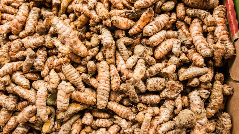 सर्दी के मौसम में बॉडी Detox करने में रामबाण है ये पीला मसाला...