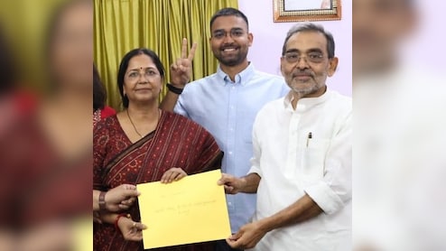 बेटे को बनाया मंत्री तो &nbsp;MLA हुए नाराज! उपेंद्र कुशवाहा क्यों अपने ही दल में घिरते दिख रहे हैं, पढ़ें