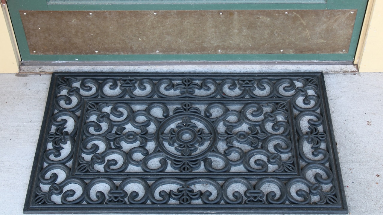 Ensure that the mat features a well-ventilated design Ensure that the mat features a well-ventilated design