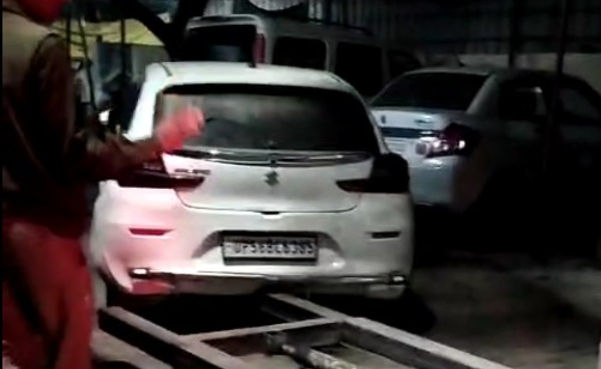 पुलिस ने छात्र को अगवा करने में इस्तेमाल की गई कार को बरामद कर लिया है. पुलिस ने छात्र को अगवा करने में इस्तेमाल की गई कार को बरामद कर लिया है.