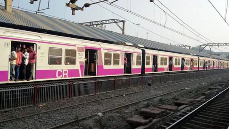 मॅनेजर महिलेनं AI चा बोगस पास बनवला, AC ट्रेनमध्ये खूप दिवस केला फुकट प्रवास, पण डोंबिवलीत..