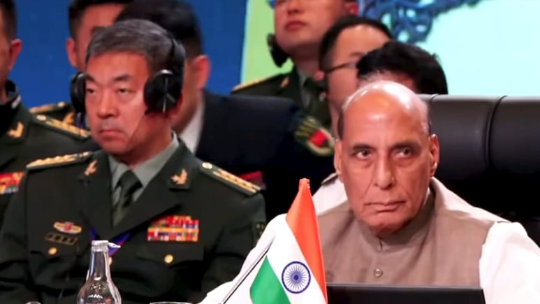 'हिंद-प्रशांत क्षेत्र को दबाव से मुक्त होना चाहिए', राजनाथ सिंह ने ASEAN के साथ रक्षा सहयोग बढ़ाने पर दिया जोर 'हिंद-प्रशांत क्षेत्र को दबाव से मुक्त होना चाहिए', राजनाथ सिंह ने ASEAN के साथ रक्षा सहयोग बढ़ाने पर दिया जोर