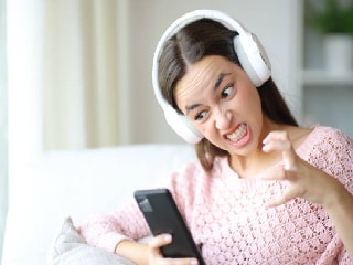 स्लो हो गया स्मार्टफोन? इन स्टेप्स से मिनटों में होगा फास्ट