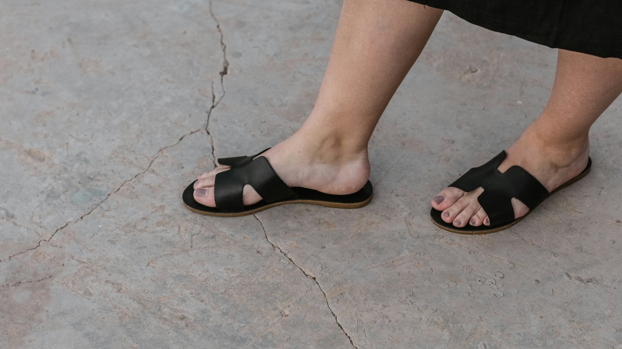 How To Pick Sandals That Go With Everything: A Complete Style Guide