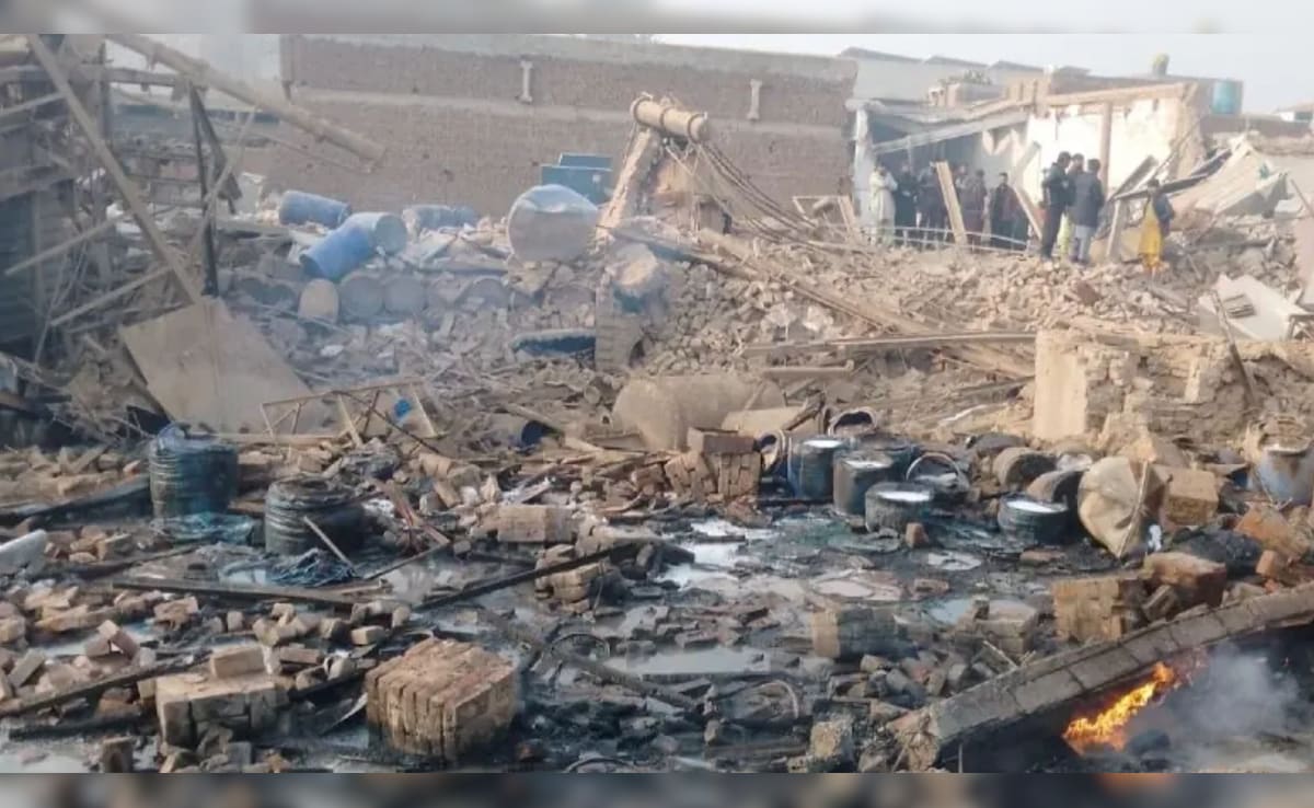 पाकिस्तान में बड़ा धमाका, पूरी इमारत ढह गई, 15 लोगों की मौत