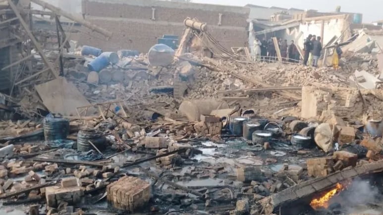 पाकिस्तान में बड़ा धमाका, पूरी इमारत ढह गई, 15 लोगों की मौत