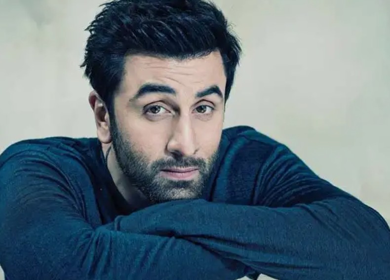 12 बॉडीगार्ड, एक ड्रिंक बनाने के लिए...एक बालों में कंघी करने के लिए...ऐसे नखरे मारते हैं बड़े-बड़े स्टार्स?