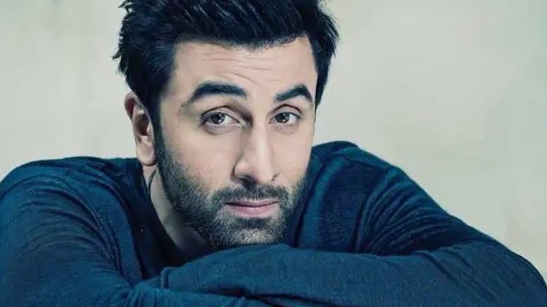 12 बॉडीगार्ड, एक ड्रिंक बनाने के लिए...एक बालों में कंघी करने के लिए...ऐसे नखरे मारते हैं बड़े-बड़े स्टार्स?