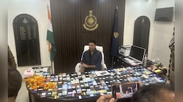 Bhind एसपी असित अपनी टेबल पर 80 लाख के मोबाइल सजाकर क्यों बैठे? जानें पूरा मामला