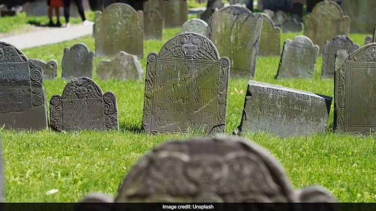 Russian Family Breathes Life Into Abandoned Graves