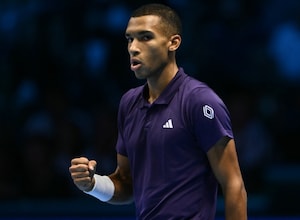 Felix Auger-Aliassime Claims First Win At ATP Finals, Keeps Last Four Hopes Alive
