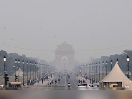 दिल्ली में जहरीली हवा से मामूली राहत, 400 से नीचे AQI, लेकिन सांसों पर अभी भी संकट