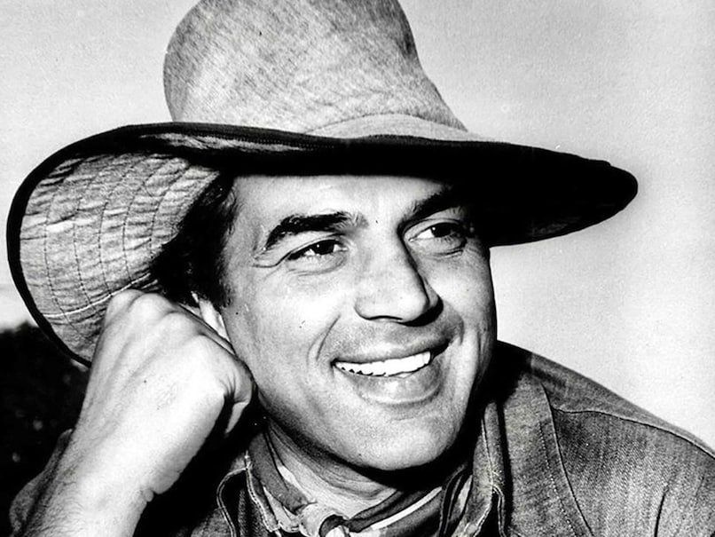 Ex Pakistan Cricket Star Joins Virat Kohli, Sachin Tendulkar In Mourning Dharmendra's Death