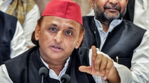 SIR Politics Escalates: Akhilesh Yadav Attacks EC After Mamata Banerjee