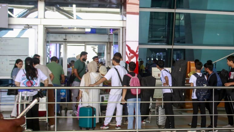 यात्री से मारपीट करने के आरोप में एयर इंडिया एक्सप्रेस का पायलट गिरफ्तार