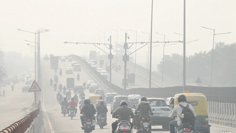 दिल्ली से मुंबई अदालतों में AQI: जहरीली हवा पर जादू की छड़ी से लेकर ज्वालामुखी तक सब कुछ जानिए