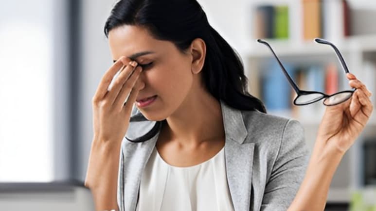 मुझे दिन में कितने घंटे चश्मा पहनना चाहिए? जानें चश्मा कितने घंटे लगाना चाहिए?