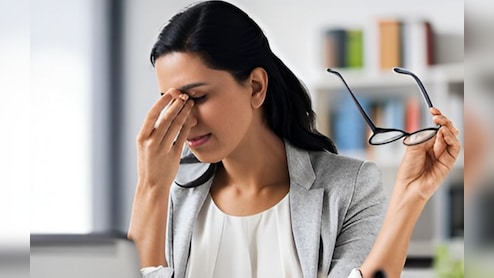 3 घंटे से ज्यादा है Screen Time? तो आपकी आंखें हो रही कमजोर! इन 4 योगासन से होगा सब ठीक