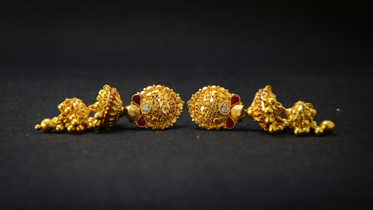 Which gold jewellery you will stock first after the gold price drops?
