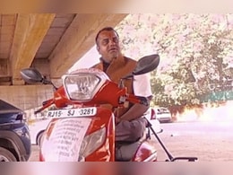 पत्नी के तबादले के लिए 500 KM स्कूटी से जैसलमेर से जयपुर आया दिव्यांग शख़्स, 22 दिन से डाले हुए डेरा  