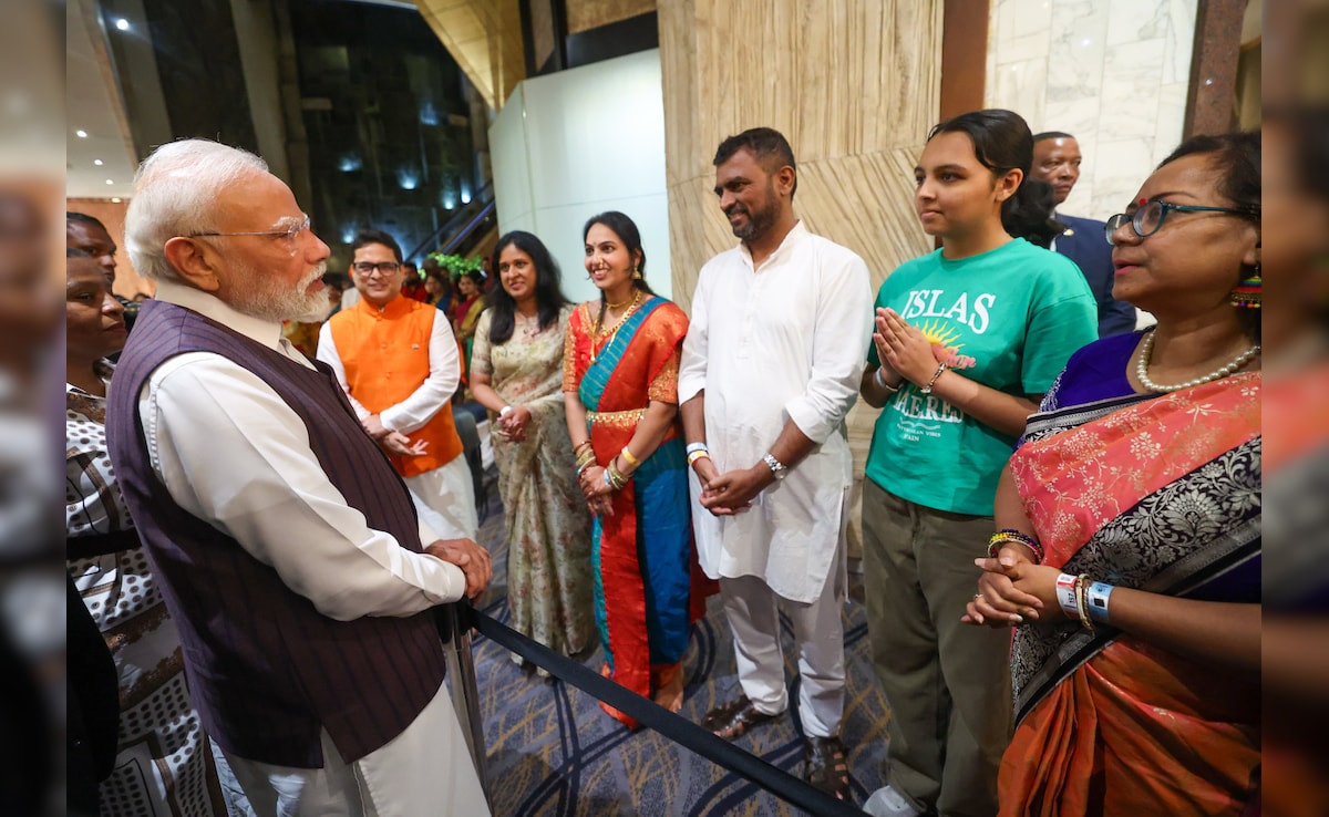 दक्षिण अफ्रीका में 'भारत को जानिए' क्विज के विजेताओं से मिले प्रधानमंत्री मोदी