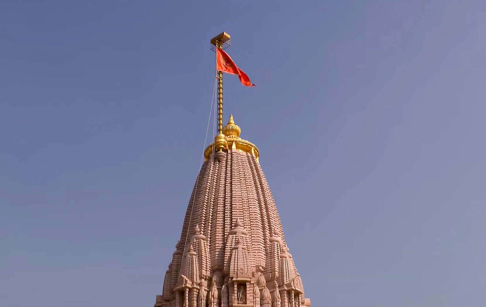 Dharma Dhwaja:: धर्म ध्वजा के दर्शन मात्र से मिल जाता है मंदिर के देवता की पूजा का पुण्यफल