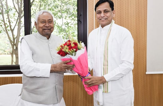 Bihar Live Updates: सरकार गठन को लेकर एनडीए में जोरदार तैयारी, आज नीतीश कैबिनेट की बैठक