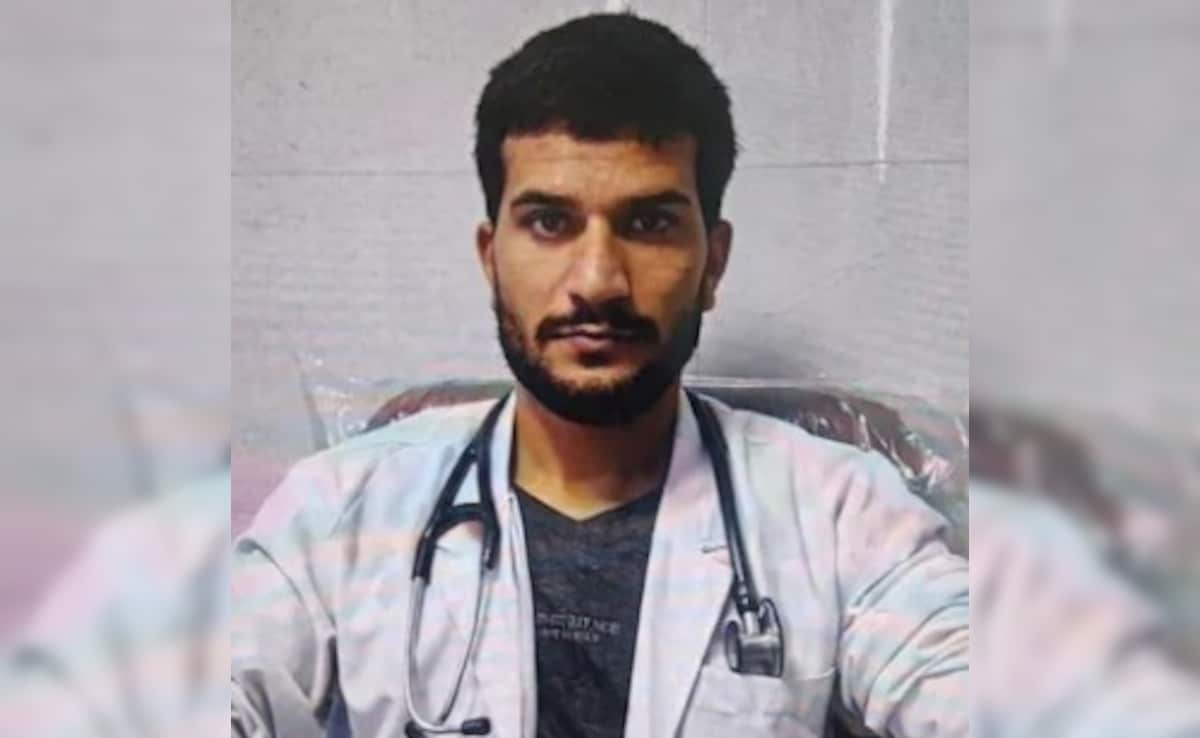 दिल्ली धमाका मामला: आतंकी उमर मोहम्मद की नई फोटो सोशल मीडिया पर क्यों हो रही वायरल, पढ़ें