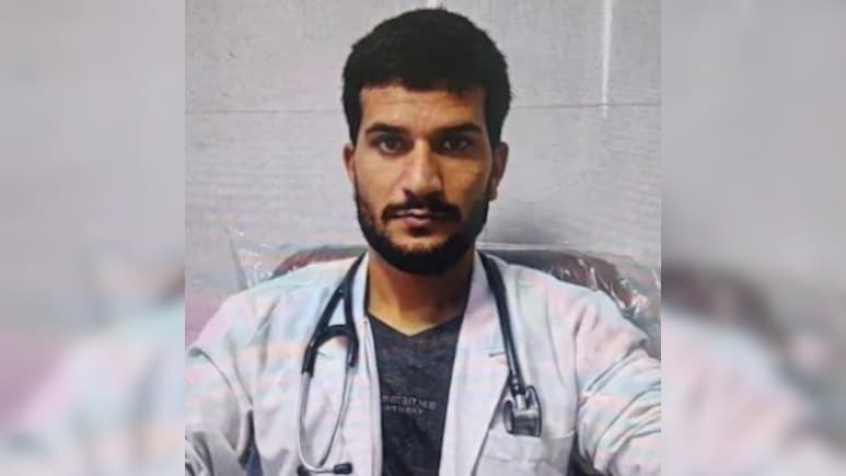 दिल्ली धमाका मामला: आतंकी उमर मोहम्मद की नई फोटो सोशल मीडिया पर क्यों हो रही वायरल, पढ़ें