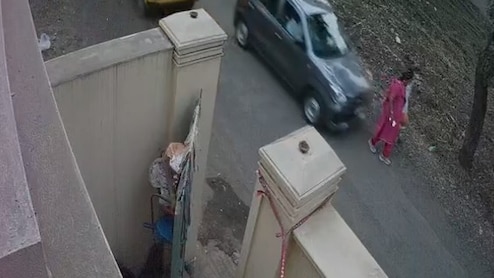 शिवसेना शिंदे गुट की पूर्व विधायक निर्मला गावित को घर के बाहर रौंदकर भागी कार, ICU में भर्ती