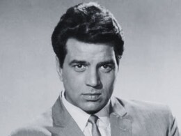 Actor Dharmendra passes away at 89: अभिनेता धर्मेंद्र का निधन, 89 की उम्र में ली अंतिम सांस; मुंबई में श्मशान पर जुटा परिवार और बॉलीवुड के कलाकार