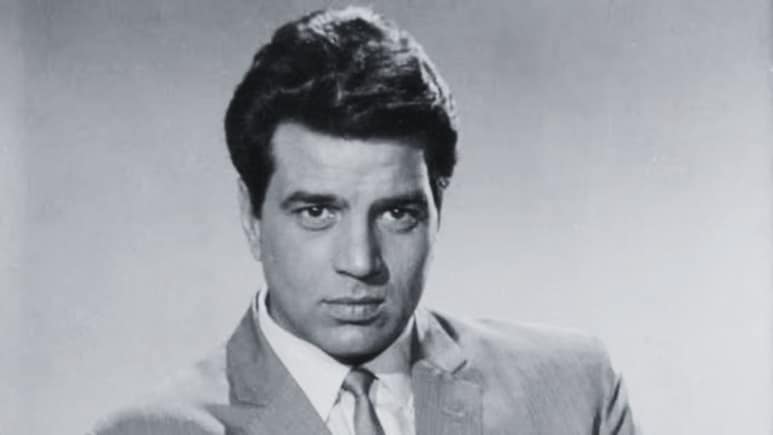 Actor Dharmendra passes away at 89: अभिनेता धर्मेंद्र का निधन, 89 की उम्र में ली अंतिम सांस; मुंबई में श्मशान पर जुटा परिवार और बॉलीवुड के कलाकार