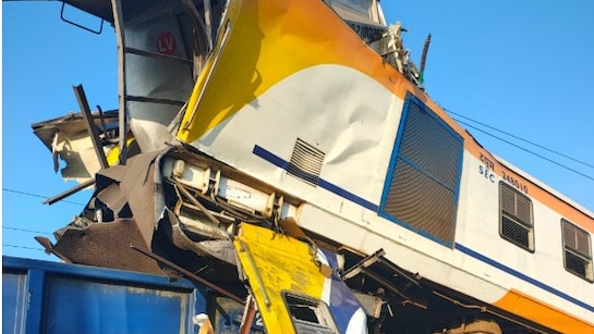 छत्तीसगढ़ के बिलासपुर में बड़ा ट्रेन हादसा, पैसेंजर ट्रेन और मालगाड़ी की टक्कर में 4 लोगों की मौत | train accident in Bilaspur Chhattisgarh 6 people killed in collision ...