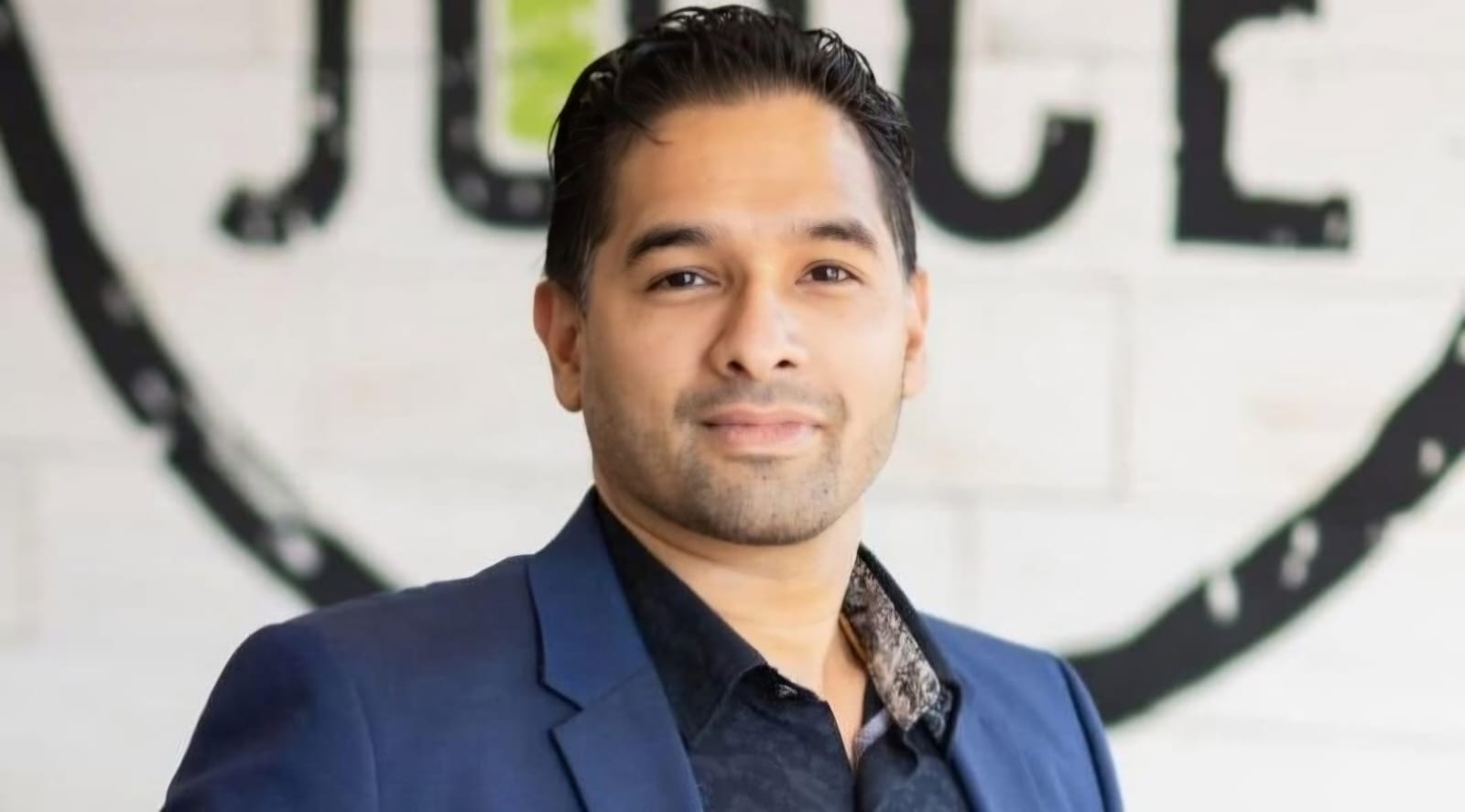 Indian Man Who Once Washed Dishes At This US Chain Restaurant Now Owns All 250 Outlets