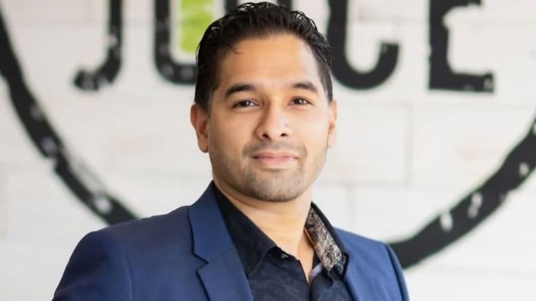 Indian Man Who Once Washed Dishes At This US Chain Restaurant Now Owns All 250 Outlets