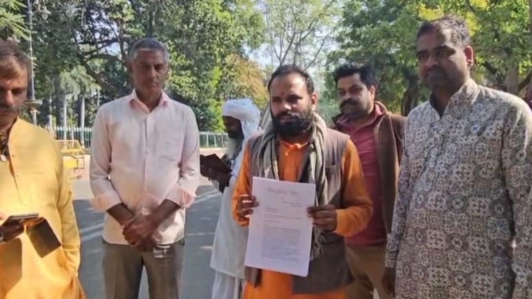 Rajasthan 'चर्च में हो रहा था धर्मांतरण', हिंदू संगठनों ने किया कलेक्ट्रेट पर प्रदर्शन