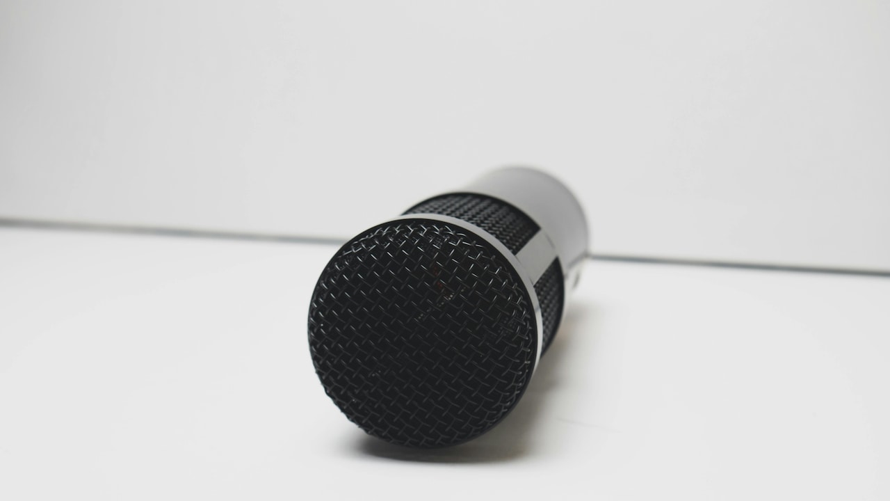 Important differences between the Bose TV Speaker and the Samsung 400 Soundbar Important differences between the Bose TV Speaker and the Samsung 400 Soundbar