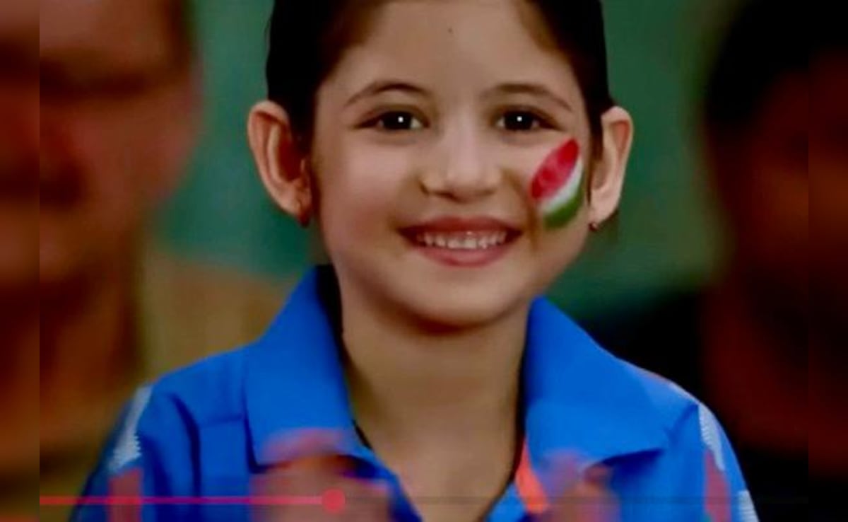 बजरंगी भाईजान में बनी थी मुन्नी, अब बन गई फिल्म की हीरोइन, लाल सूट में दिखी दुल्हन जैसी, फैन्स बोले- 10 साल बाद...