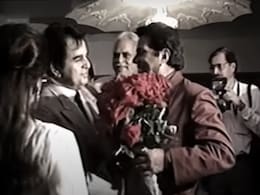 जब Dilip Kumar की सालगिरह में लाल सूट में पहुंचे थे Dharmendra, 24 साल पहले सभी स्टार्स रह गए थे धरे के धरे