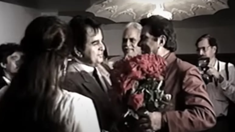 जब दिलीप कुमार की सालगिरह में लाल सूट में पहुंचे थे धर्मेंद्र, 24 साल पहले सभी स्टार्स रह गए थे धरे के धरे