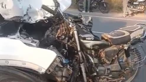 Rajasthan: कार और बाइक की भीषण भिड़ंत, पति-पत्नी और बेटे की मौके पर ही हो गई मौत